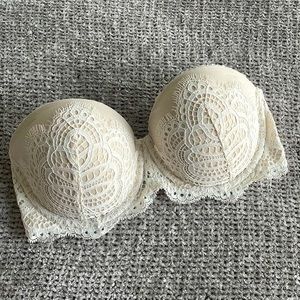 Victoria’s Secret 32D Cream & White Lace Strapless Bra